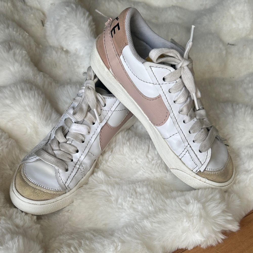 Nike Low Blazer White and Pink Size 8.5